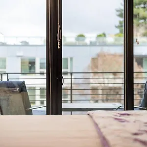 West Seattle's Modern Townhome Holiday home